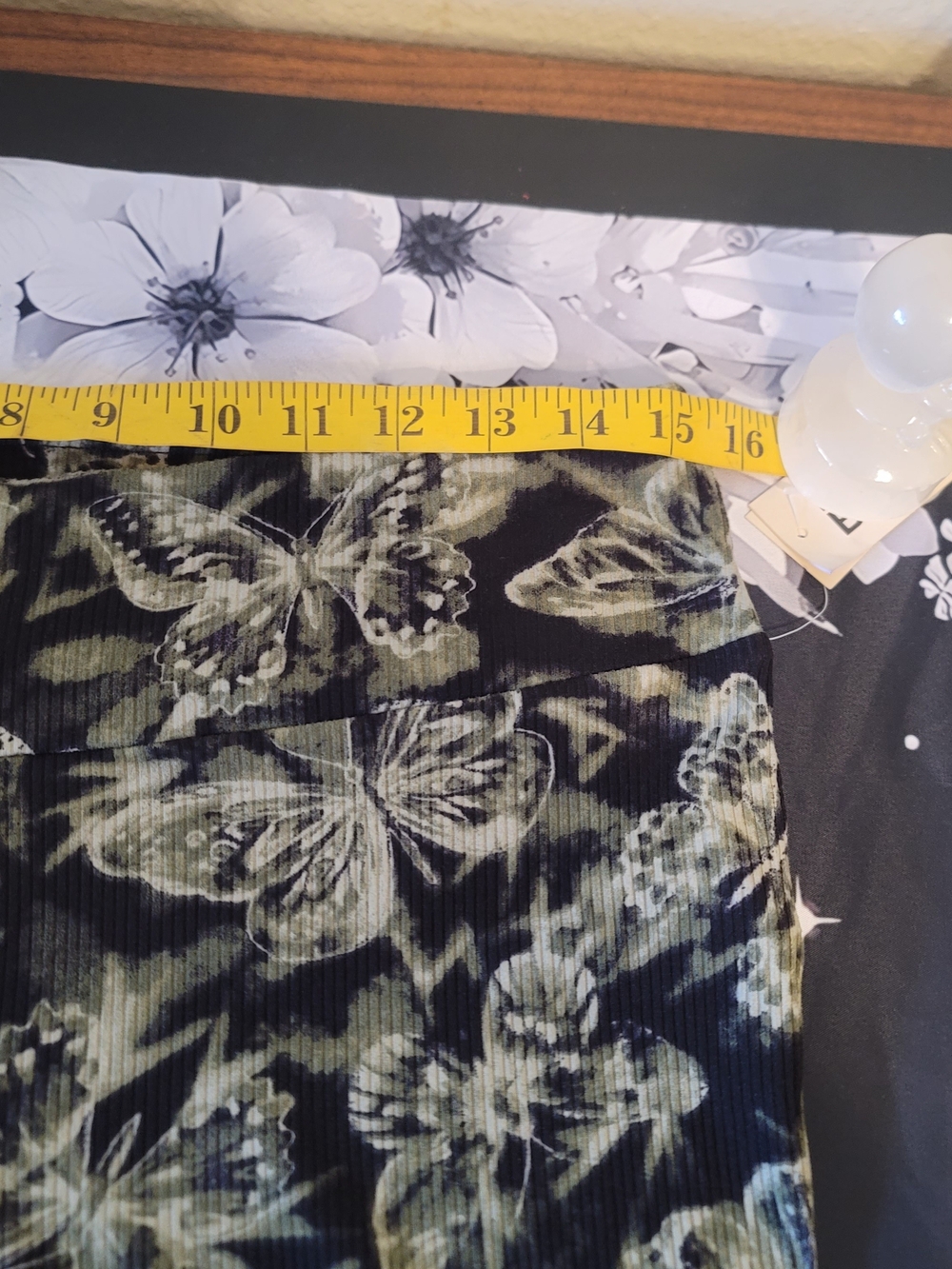 No Boundaries Black and Olive Green Butterfly Bell Bottom Leggings Size Large - Picture 7 of 9